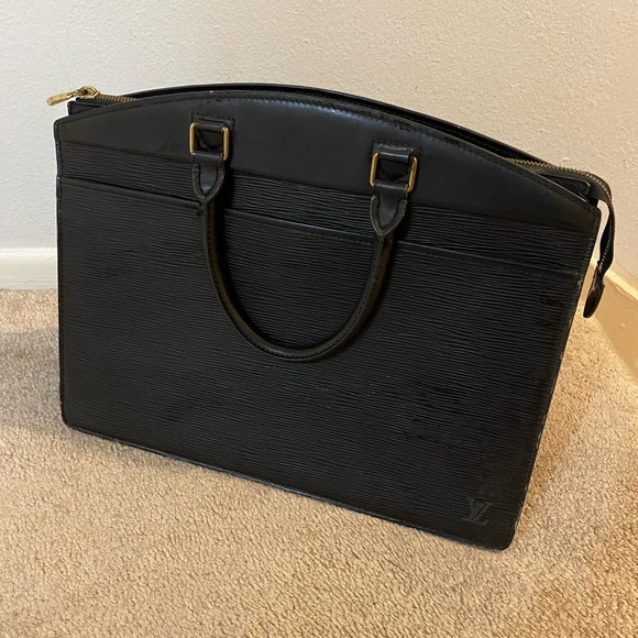 HUGE SALE!🎉Gorgeous Louis Vuitton Black Epi Structured Bag - Picture 6 of 7